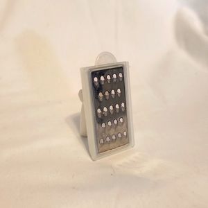 🤑 FREE with Purchase Tupperware mini cheese grater